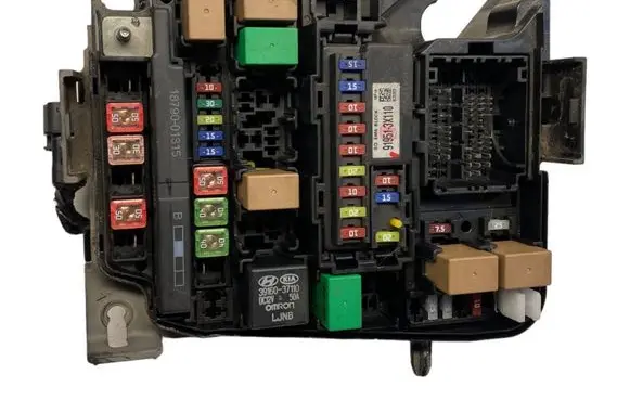 KIA Carens III Fuse box set 91941A4072 919513X110 1879001315