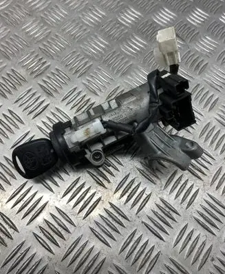 Toyota Avensis T220 Ignition lock 45020052