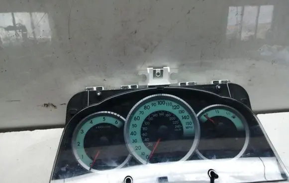 Toyota Corolla Verso AR10 Speedometer (instrument cluster) 838000F081