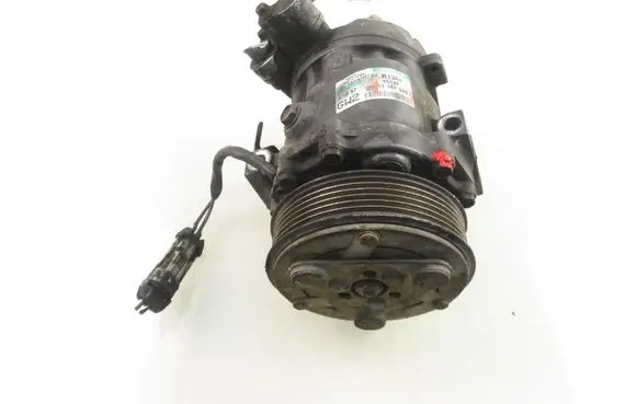 Opel Combo C Air conditioning (A/C) compressor (pump) 13197538