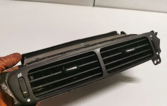 Jaguar X-Type Dash center air vent grill