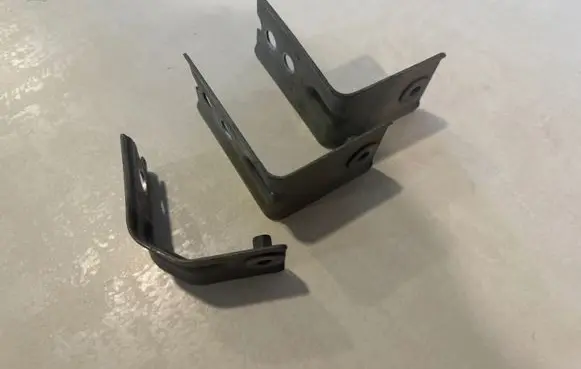 Fender mounting bracket