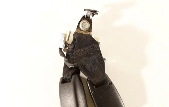 Mazda 3 I Middle seatbelt buckle (rear) 6079827A NSB1053