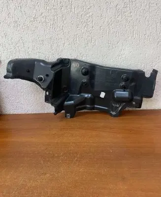 Land Rover Discovery 5 Heat shield in engine bay HPLA01590AE 913