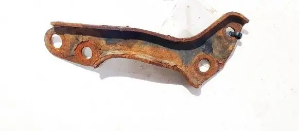 Subaru Legacy Engine mounting bracket