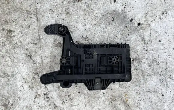 Skoda Octavia Mk2 (1Z) Battery bracket 1K0915333