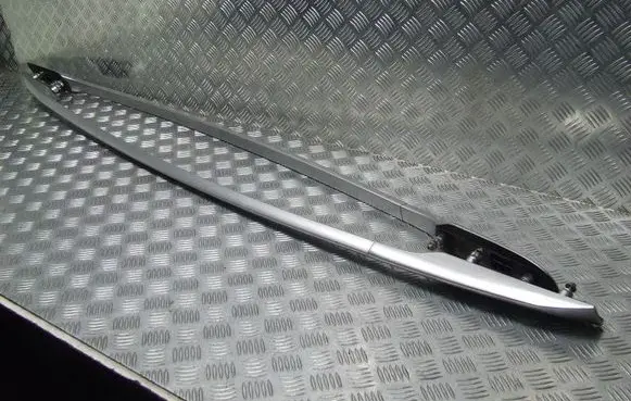 Ford Mondeo Mk III Roof transverse bars on the 