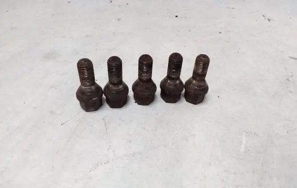 Opel Astra H Nuts/bolts 