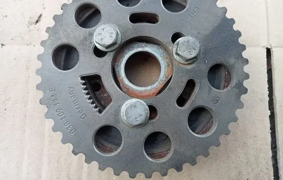 Skoda Fabia Mk1 (6Y) Camshaft pulley/ VANOS 038109111E