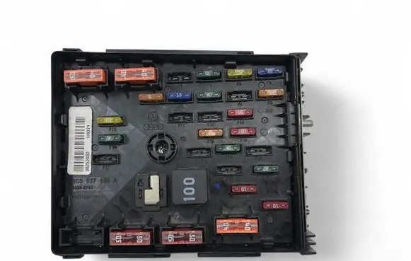 Volkswagen PASSAT B7 Fuse box set 3C0937125A