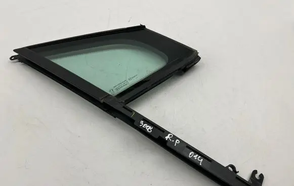 Peugeot 3008 I Front door vent window glass four-door 43R000017 DOT211M68AS2