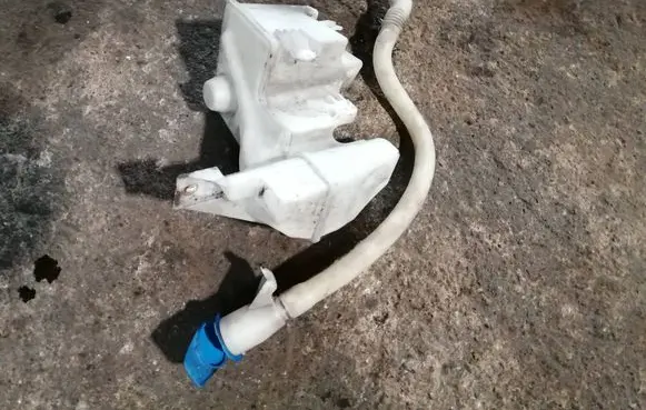 Volkswagen Multivan T5 Windshield washer fluid reservoir/tank 7H0955453L 7H0955463B