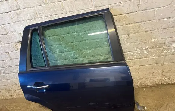 Ford Mondeo Mk III Rear door