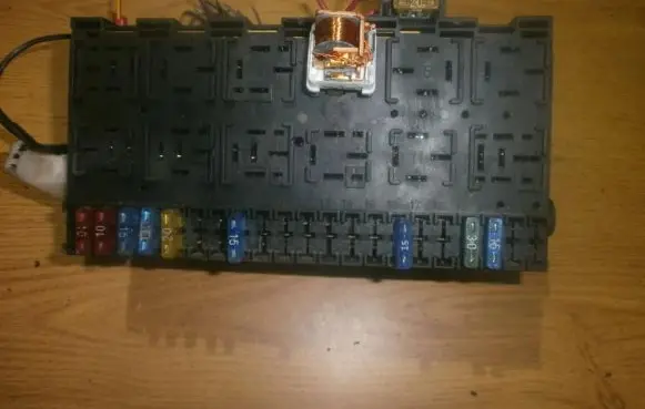 Volkswagen Golf II Fuse box set 357937039
