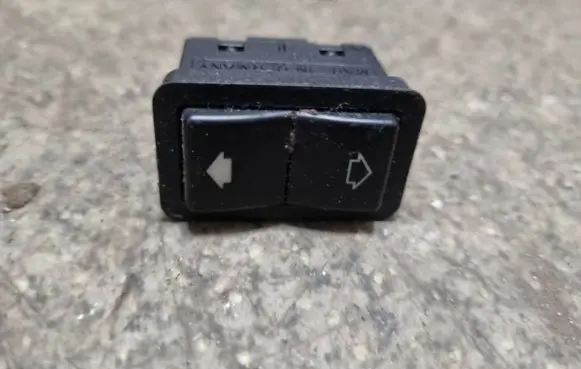 BMW 5 E39 Electric window control switch 8368974