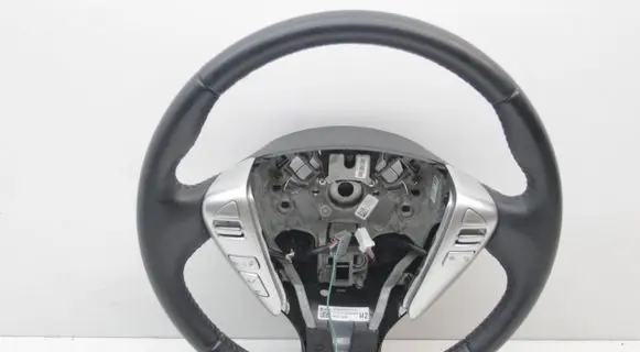 Nissan Note (E12) Steering wheel