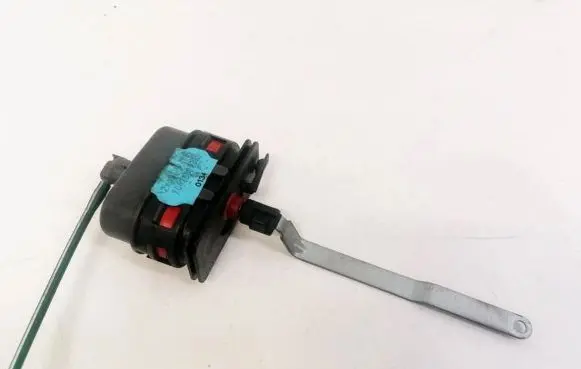 Mercedes-Benz CLK A208 C208 Central locking vacuum pump 