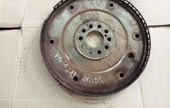 Volvo XC90 Flywheel bolts 0000