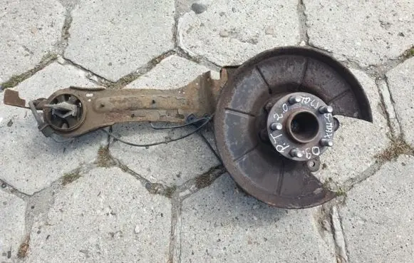 Rear wheel hub spindle/knuckle