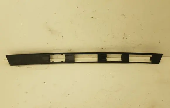 Trunk door license plate light bar