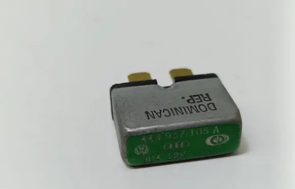 Volkswagen PASSAT B5.5 Other relay 443937105A
