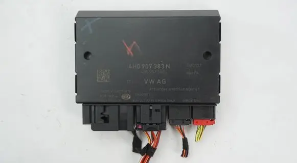 Volkswagen Touareg II Tow bar relay 4H0907383N