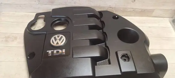 Volkswagen PASSAT B5.5 Engine cover (trim) 038103925
