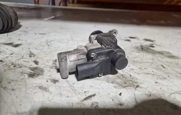 Volkswagen Polo IV 9N3 EGR valve