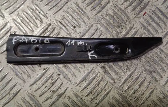 Skoda Fabia Mk2 (5J) Front bumper mounting bracket 5J0807183