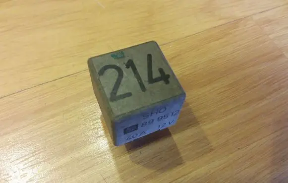 Volkswagen PASSAT B5 Other relay 443951253K