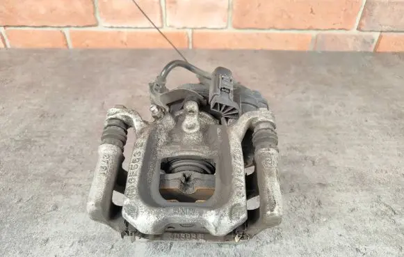 BMW X1 U11 Rear brake caliper 6891063