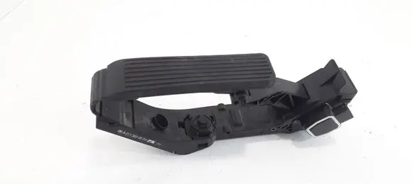 Mercedes-Benz E W211 Accelerator throttle pedal A2113000504