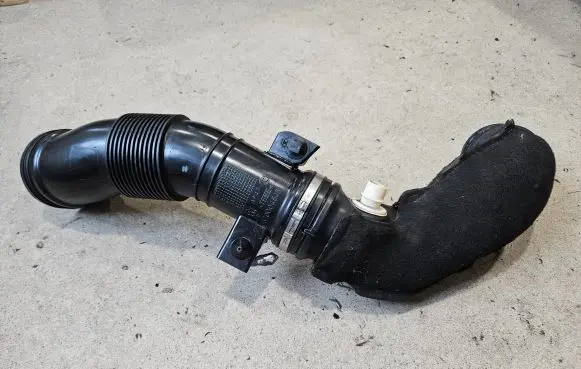 Maserati Ghibli Air intake hose/pipe 670004643