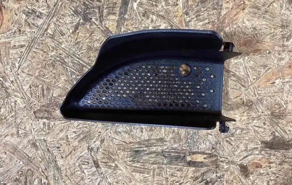 Porsche Macan (95B) Quarter panel pressure vent 95b121700j 95b121700j1e0