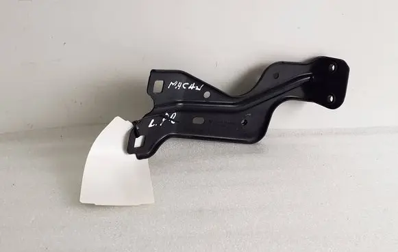 Porsche Macan (95B) Front splash guards bracket 95B807333A