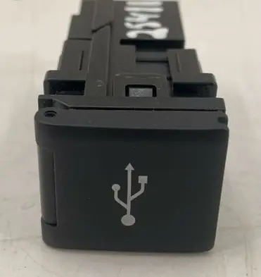 Toyota Sienna XL40 IV USB socket connector