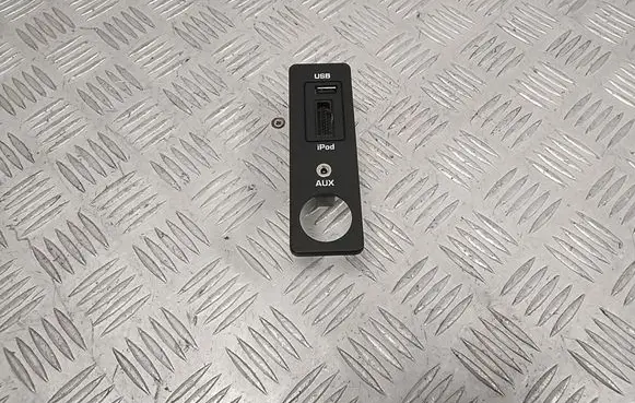 Jaguar XF X250 AUX in-socket connector 8X2319C166AD