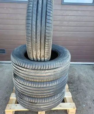 Volkswagen Golf V R16 summer tire
