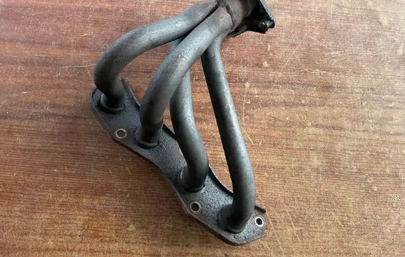 Toyota Yaris Exhaust manifold
