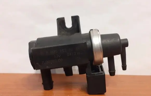 Mercedes-Benz A W169 Turbo solenoid valve A0051535528 6898