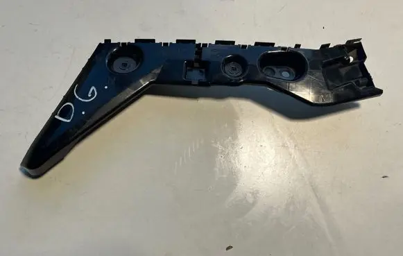 Rear bumper mounting bracket