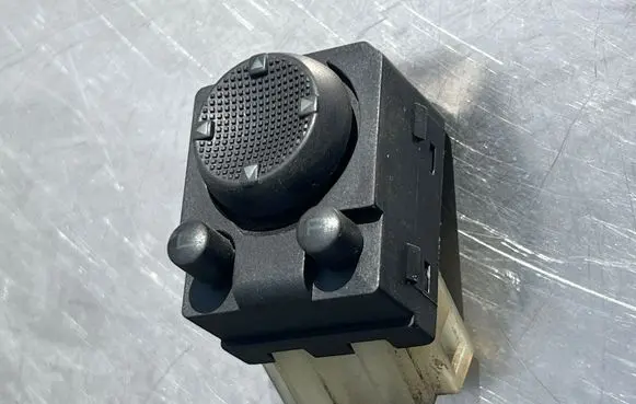 Volkswagen Golf III Wing mirror switch 1H0959565