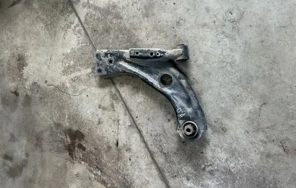 Peugeot 3008 II Front lower control arm/wishbone 7AAA220507511D