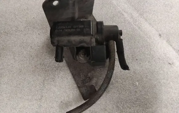 BMW 5 E60 E61 Turbo solenoid valve 7805391 07T268 70206301