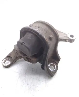 Honda CR-V Engine mount bracket