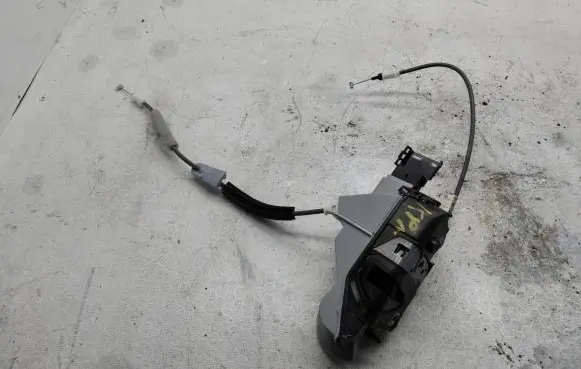 Opel Mokka B Front door lock 16944085 PSA305597