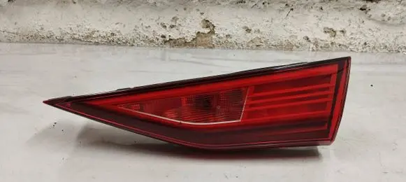 Tailgate rear/tail lights