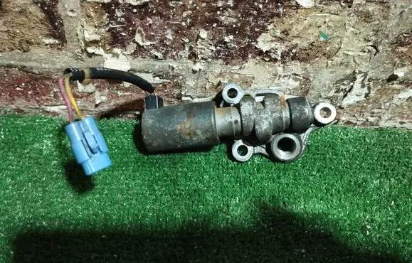 Suzuki Swift I Camshaft vanos timing valve 