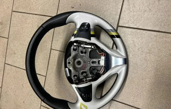 Renault Clio IV Steering wheel 484004783r