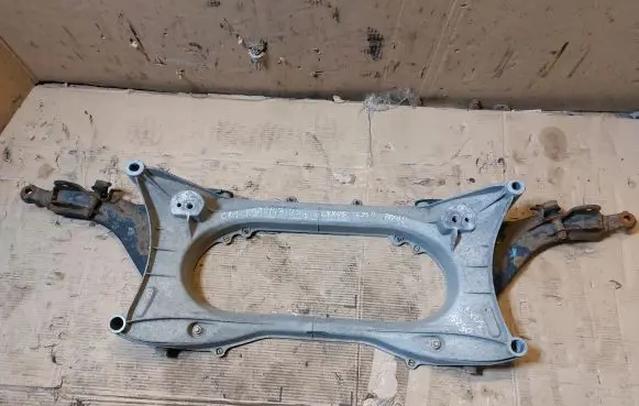 Lexus IS 220D-250-350 Front subframe 842103158